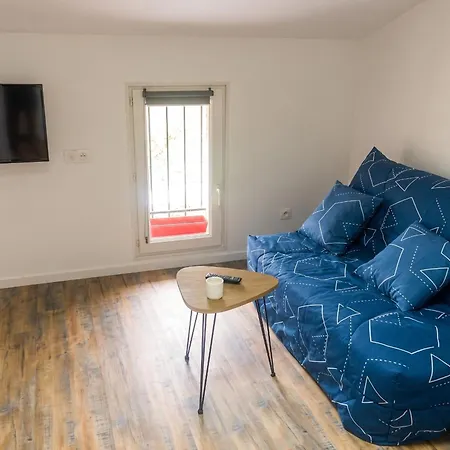 A Saint-jory, 25 M², Piscine Partagee Daire *