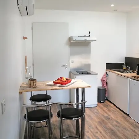 A Saint-jory, 25 M², Piscine Partagee